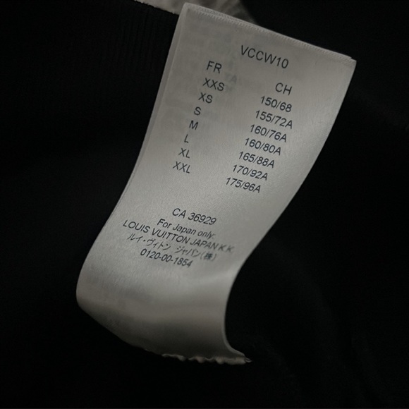 Women Louis Vuitton sweater Hoodie in very good condition. - Picture 5 of 5